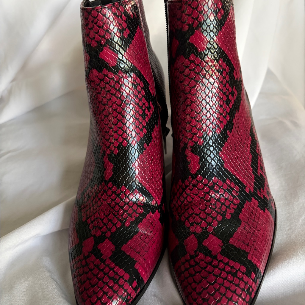 Calvin Klein Women’s Fioranna Mamba Bootie ~ Wine & Black ~ Size 8.5 ~ New